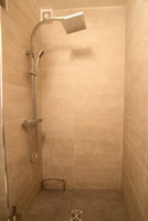 Douche du studio rue Lepic