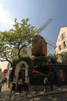 Le moulin de la Galette Rue Lepic près du studio à louer