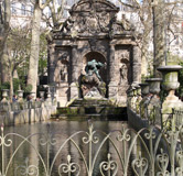 La célèbre fontaine du jardin du Luxembourg 