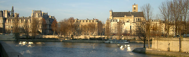 La Seine, l'Hotel de Ville, les quais rive droite et l'extrémité de l'Ile St Louis