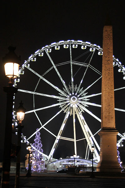 Place de la Concorde à Noël, la Grande Roue et l'Obélisque de Louxor