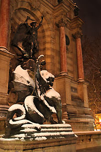 La fontaine St-Michel sous la neige